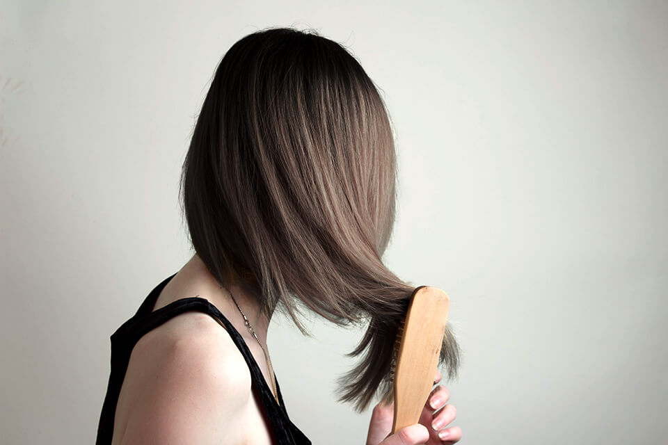 髪の毛の静電気を防止 パサつき ダメージから髪を守ろう ボタニカルライフスタイルマガジン Botanist Journal