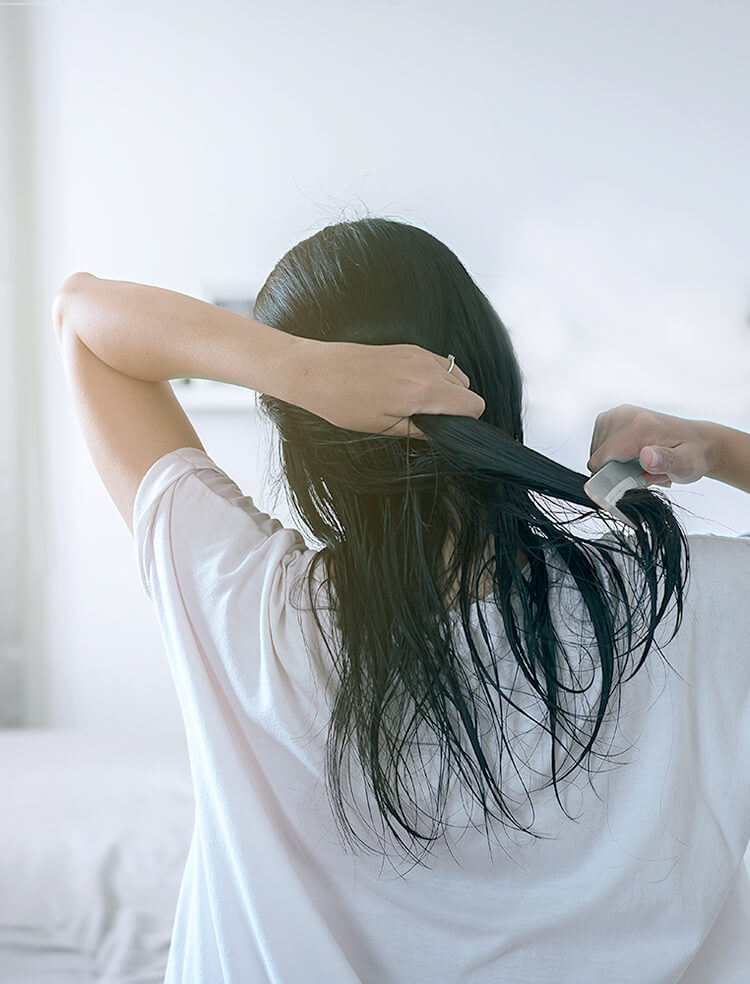 女性の身近な抜け毛とその原因～抜け毛が少ない健やかな髪を保つためには